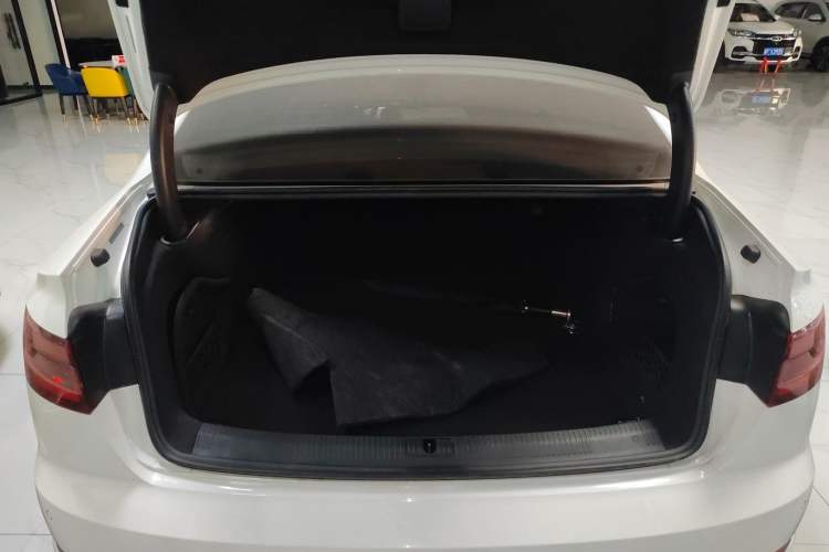 Used Audi A4L 2019 40 TFSI Fashion Version China V Trunk