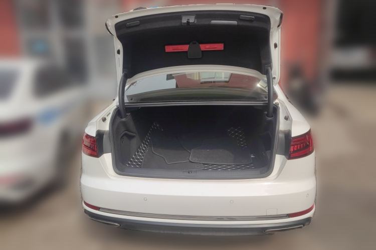 Used Audi A4L 2019 40 TFSI Fashion Edition China VI Emission Standard Trunk