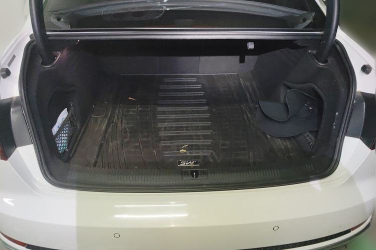 Used Audi A4L 2019 40 TFSI Fashion Edition China VI Emission Standard Trunk