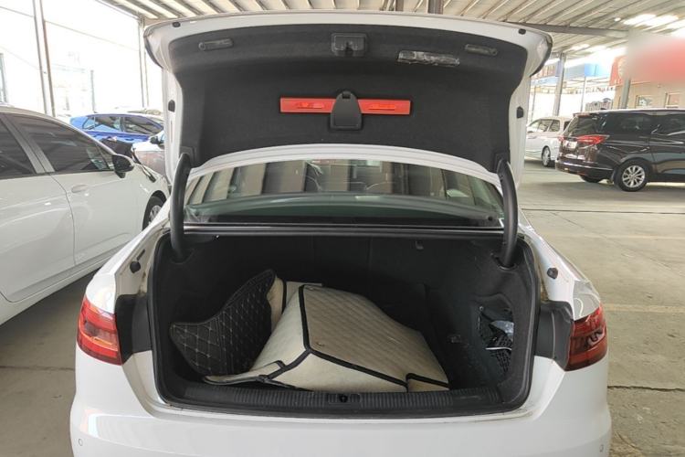Used Audi A4L 2019 40 TFSI Fashion Edition China VI Emission Standard Trunk