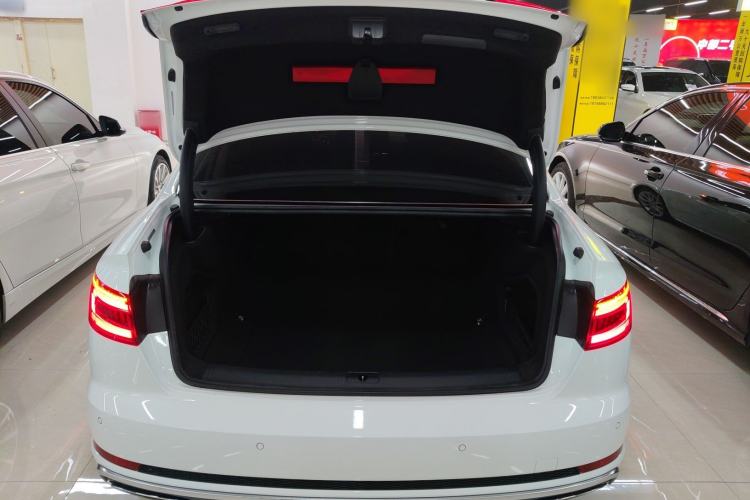 Used Audi A4L 2019 40 TFSI Fashion Edition China VI Emission Standard Trunk