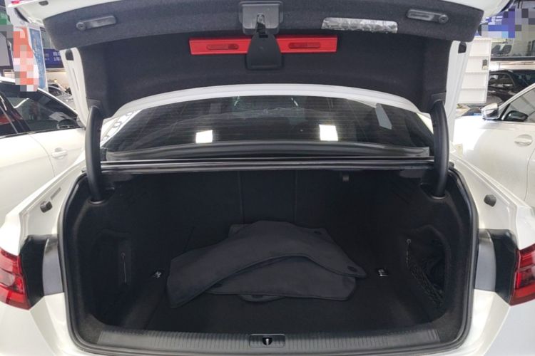 Used Audi A4L 2019 40 TFSI Fashion Edition China VI Emission Standard Trunk