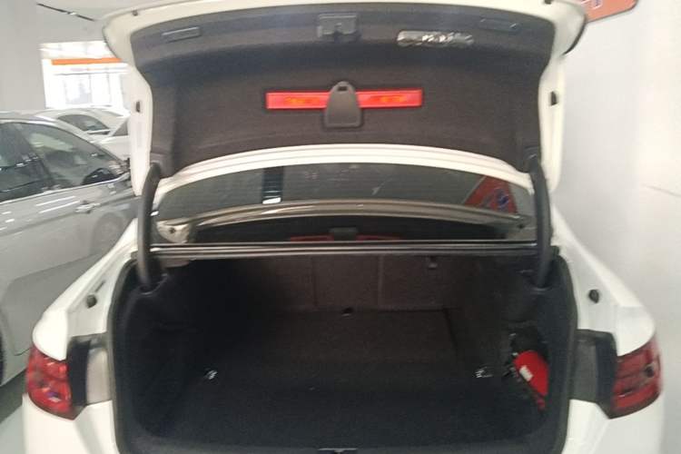 Used Audi A4L 2019 40 TFSI Fashion Edition China VI Emission Standard Trunk
