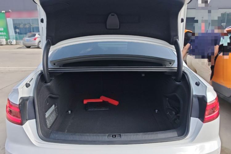 Used Audi A4L 2019 40 TFSI Fashion Edition China VI Emission Standard Trunk