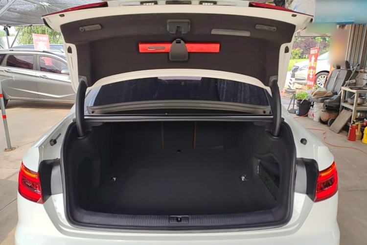 Used Audi A4L 2019 40 TFSI Ambition China VI Trunk