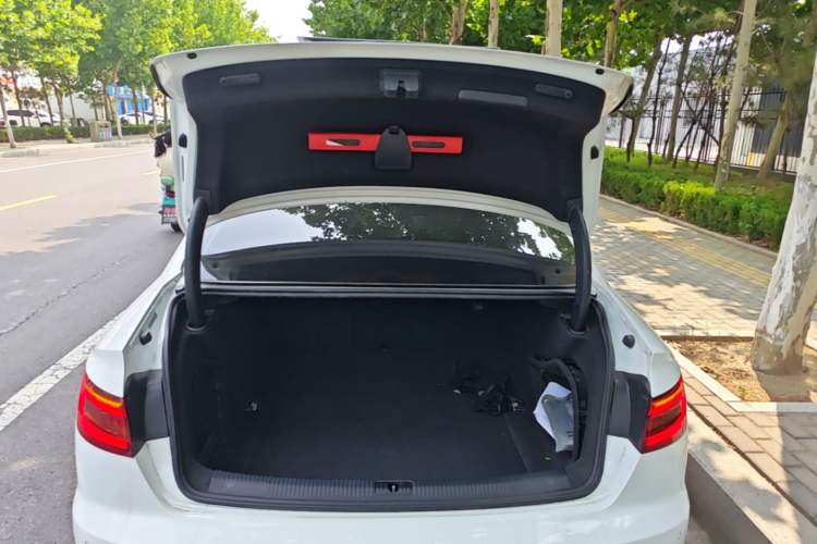 Used Audi A4L 2019 40 TFSI Fashion Edition China VI Emission Standard Trunk