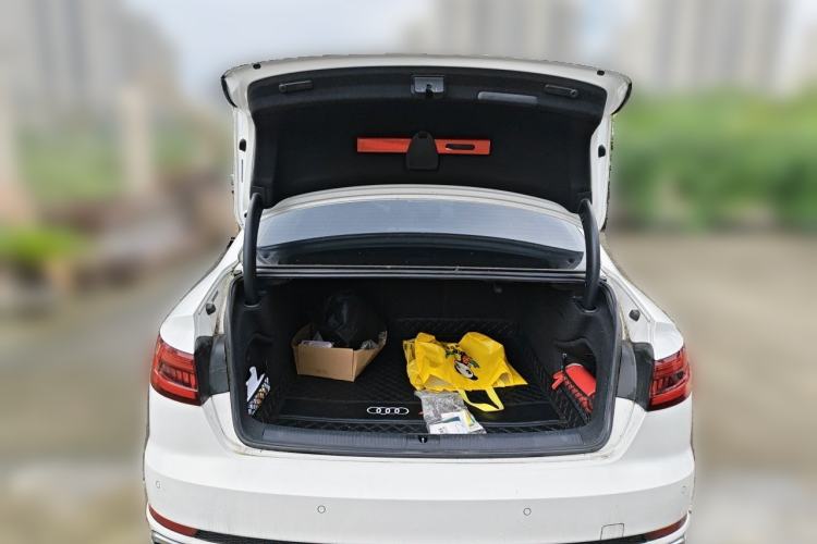 Used Audi A4L 2019 40 TFSI Fashion Edition China VI Emission Standard Trunk