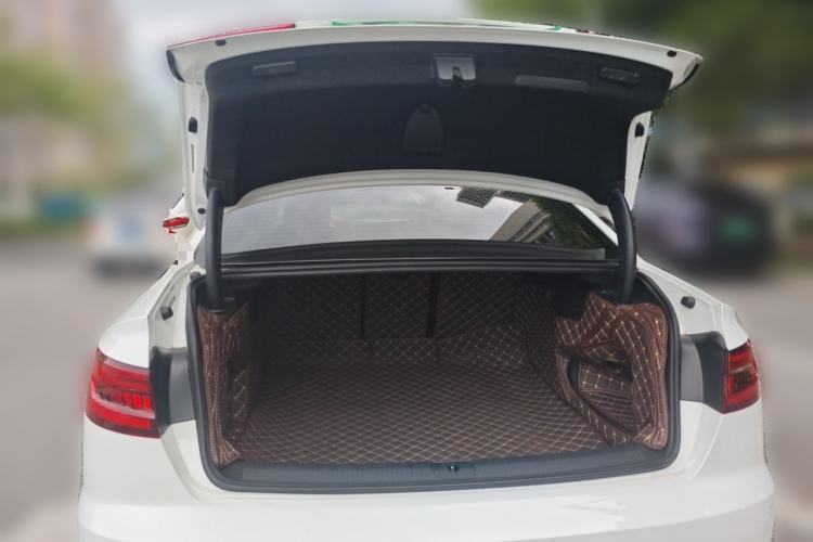 Used Audi A4L 2019 40 TFSI Ambition China VI Trunk