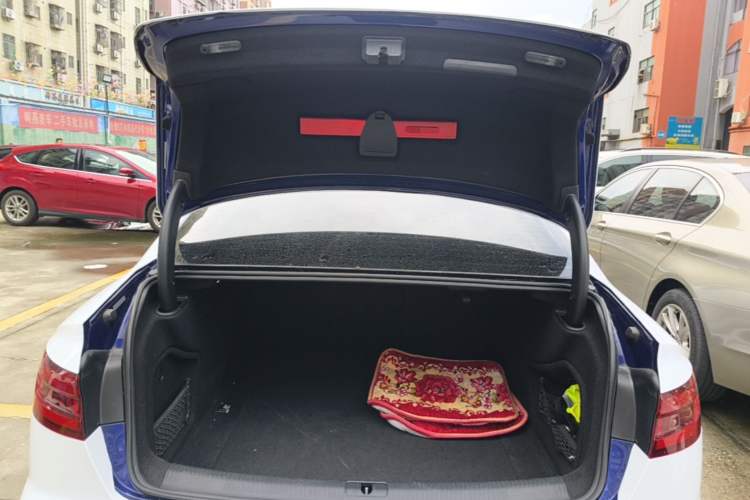 Used Audi A4L 2019 40 TFSI Fashion Edition China VI Emission Standard Trunk