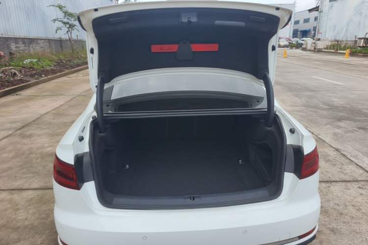 Used Audi A4L 2019 40 TFSI Ambition China VI Trunk