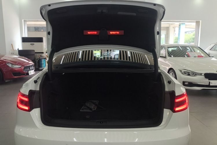 Used Audi A4L 2019 40 TFSI Fashion Edition China VI Emission Standard Trunk