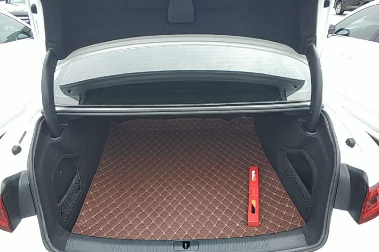 Used Audi A4L 2019 40 TFSI Fashion Edition China VI Emission Standard Trunk