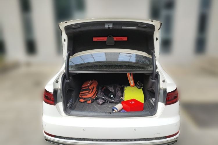 Used Audi A4L 2019 40 TFSI Fashion Edition China VI Emission Standard Trunk