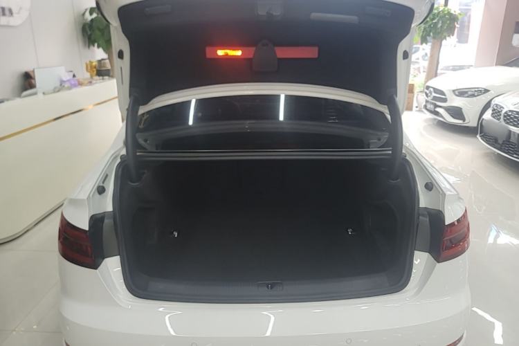 Used Audi A4L 2019 40 TFSI Ambition China VI Trunk