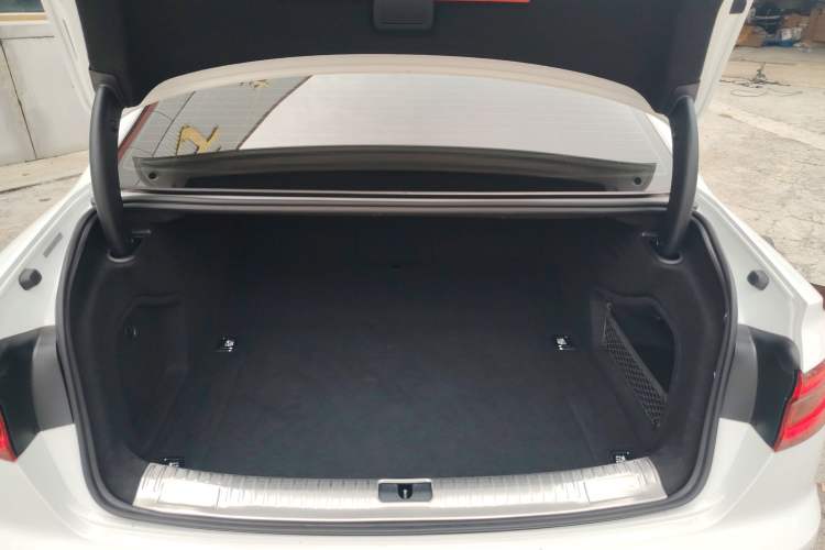 Used Audi A4L 2019 40 TFSI Ambition China VI Trunk