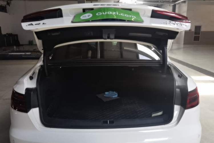 Used Audi A4L 2019 40 TFSI Fashion Edition China VI Emission Standard Trunk