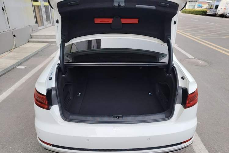 Used Audi A4L 2019 40 TFSI Sporty Version China VI Trunk