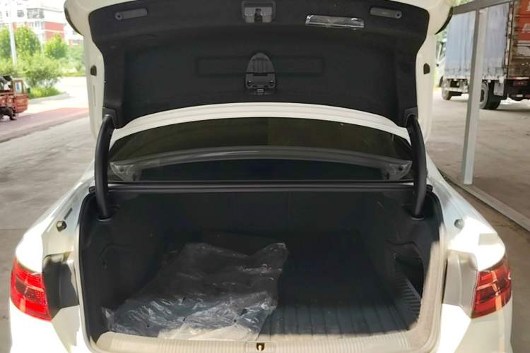 Used Audi A4L 2019 40 TFSI Ambition China VI Trunk