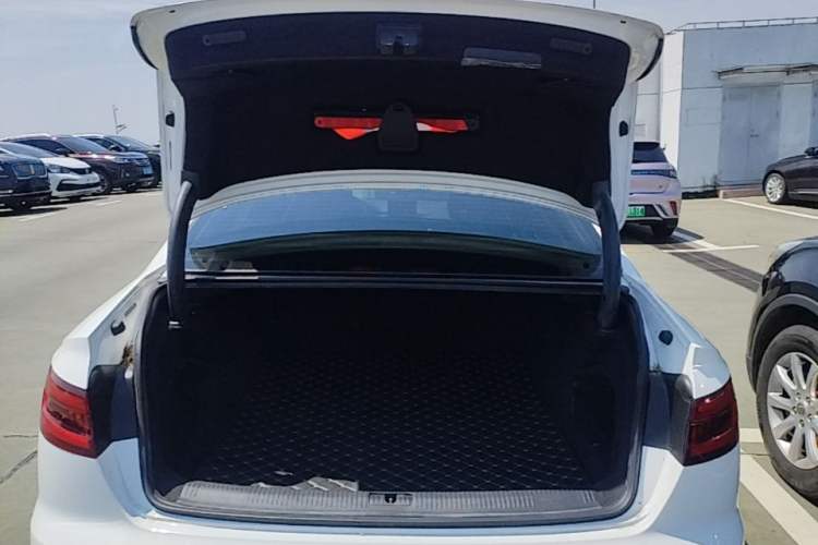 Used Audi A4L 2019 40 TFSI Ambition China VI Trunk