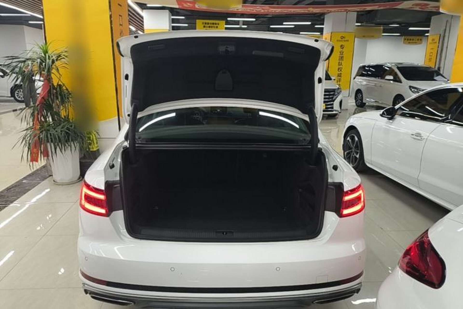 Used Audi A4L 2019 40 TFSI Fashion Edition China VI Emission Standard Trunk
