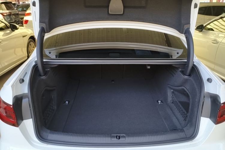 Used Audi A4L 2019 40 TFSI Fashion Edition China VI Emission Standard Trunk