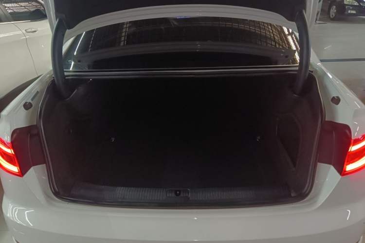 Used Audi A4L 2019 40 TFSI Ambition China VI Trunk