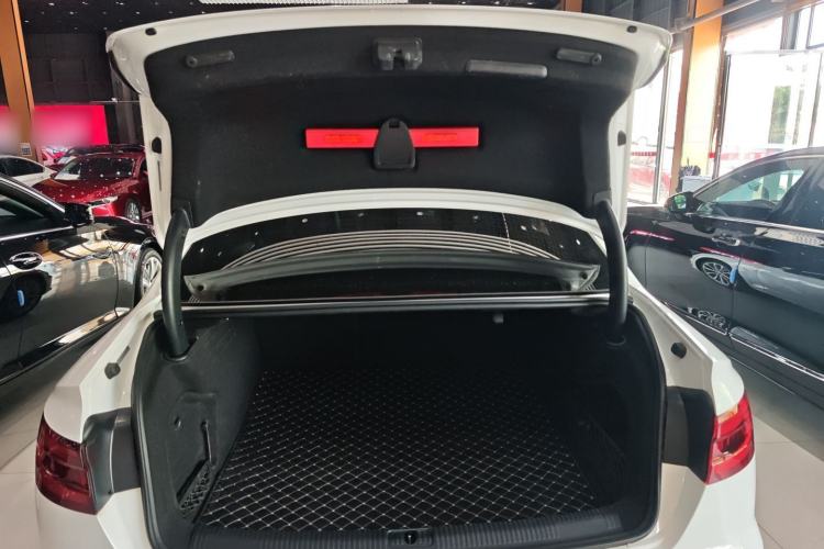 Used Audi A4L 2019 40 TFSI Fashion Edition China VI Emission Standard Trunk