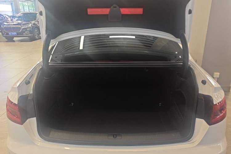 Used Audi A4L 2019 40 TFSI Fashion Edition China VI Emission Standard Trunk