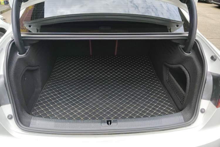 Used Audi A4L 2019 40 TFSI Ambition China VI Trunk