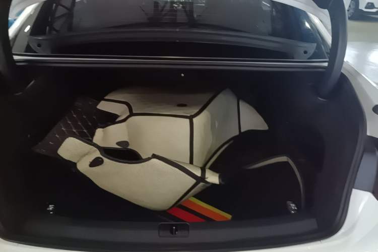 Used Audi A4L 2019 40 TFSI Ambition China VI Trunk