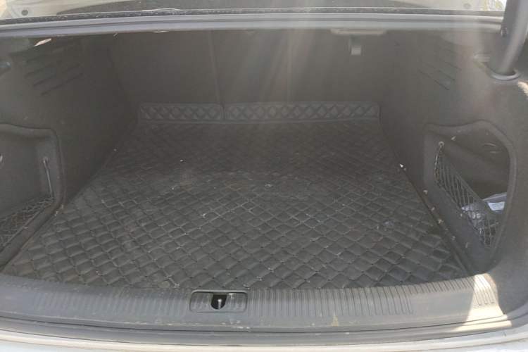 Used Audi A4L 2019 40 TFSI Fashion Edition China VI Emission Standard Trunk
