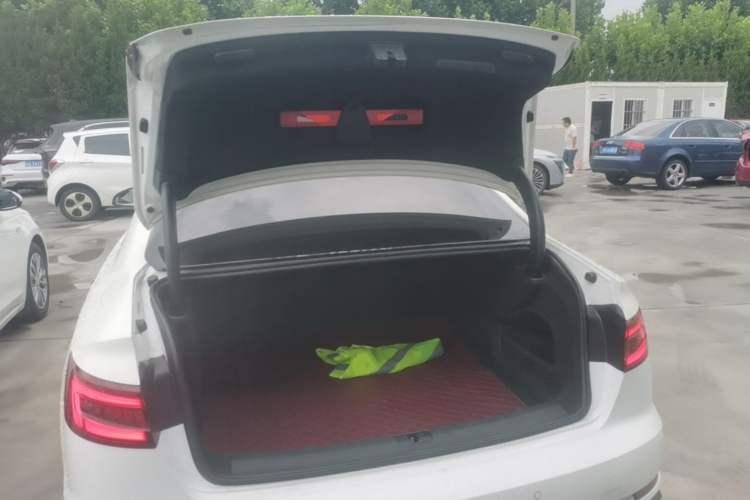 Used Audi A4L 2019 40 TFSI Ambition China VI Trunk