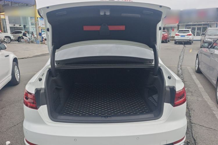 Used Audi A4L 2019 40 TFSI Fashion Edition China VI Emission Standard Trunk