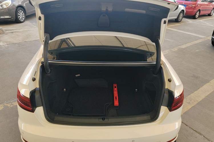 Used Audi A4L 2019 40 TFSI Ambition China VI Trunk