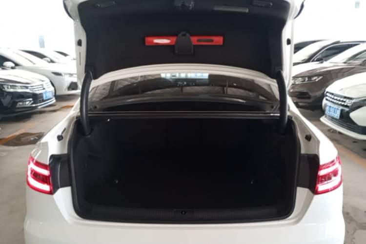 Used Audi A4L 2019 40 TFSI Ambition China VI Trunk