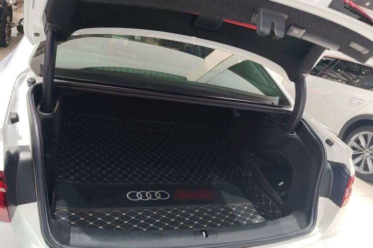 Used Audi A4L 2019 40 TFSI Fashion Edition China VI Emission Standard Trunk