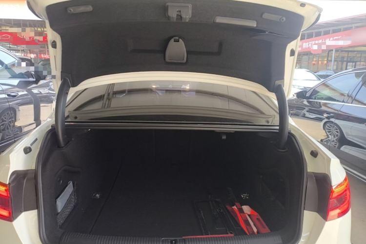Used Audi A4L 2019 40 TFSI Fashion Edition China VI Emission Standard Trunk
