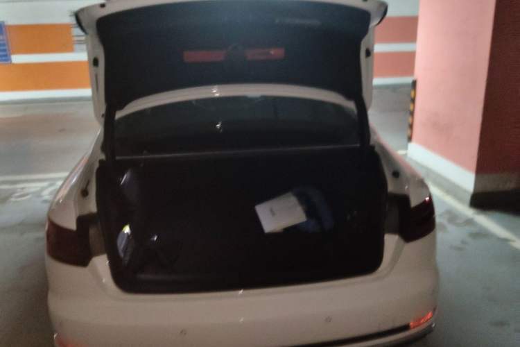 Used Audi A4L 2019 40 TFSI Fashion Edition China VI Emission Standard Trunk