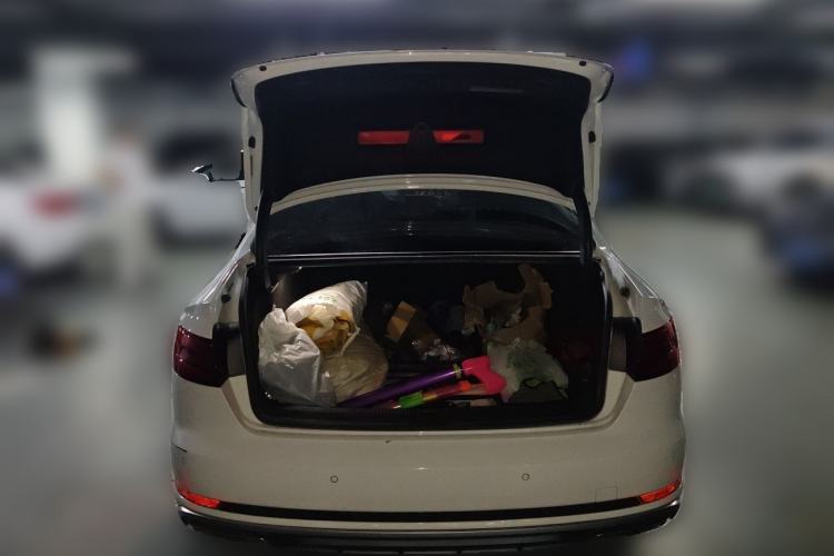Used Audi A4L 2019 40 TFSI Fashion Edition China VI Emission Standard Trunk