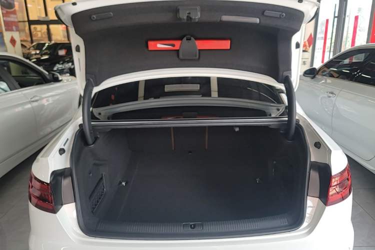 Used Audi A4L 2019 40 TFSI Fashion Edition China VI Emission Standard Trunk