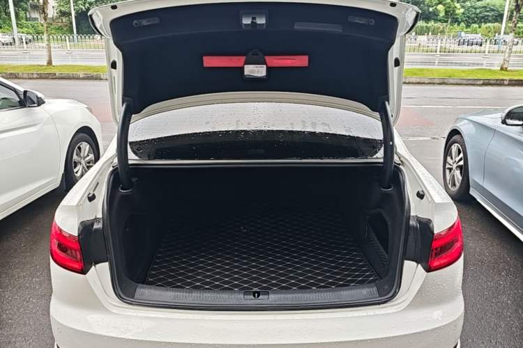Used Audi A4L 2019 40 TFSI Ambition China VI Trunk