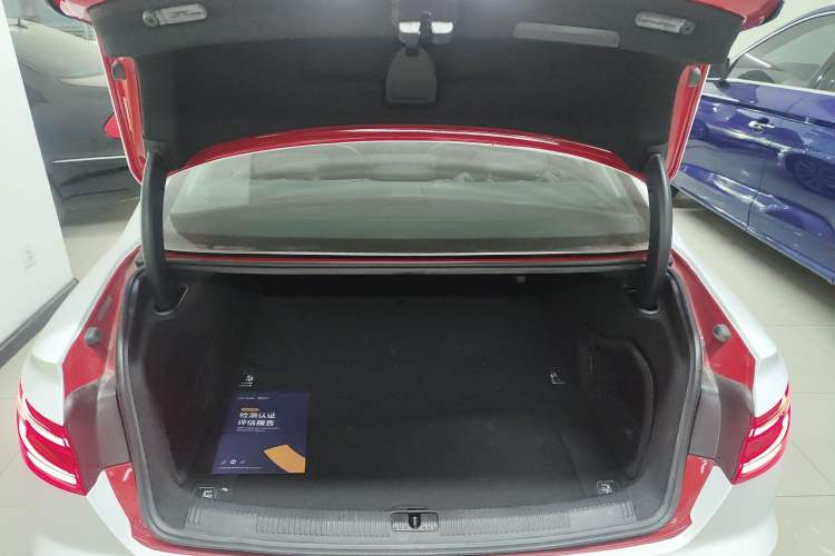 Used Audi A4L 2019 40 TFSI Fashion Edition China VI Emission Standard Trunk