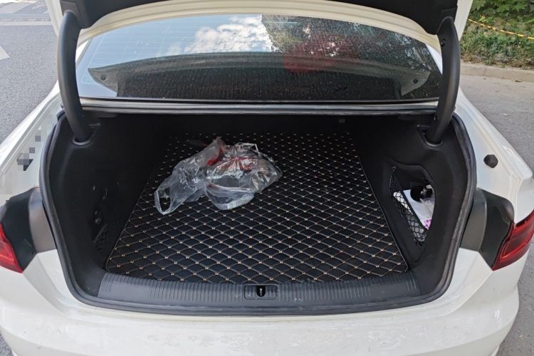 Used Audi A4L 2019 40 TFSI Fashion Edition China VI Emission Standard Trunk
