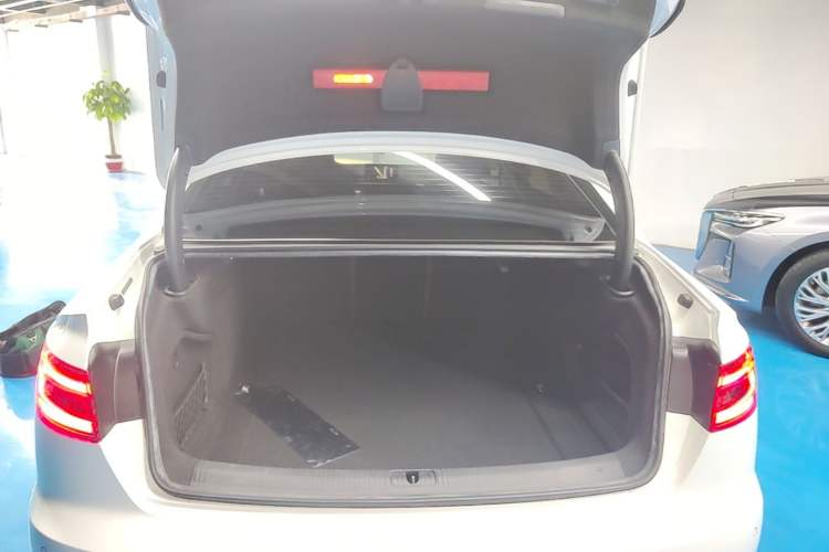 Used Audi A4L 2019 40 TFSI Fashion Edition China VI Emission Standard Trunk