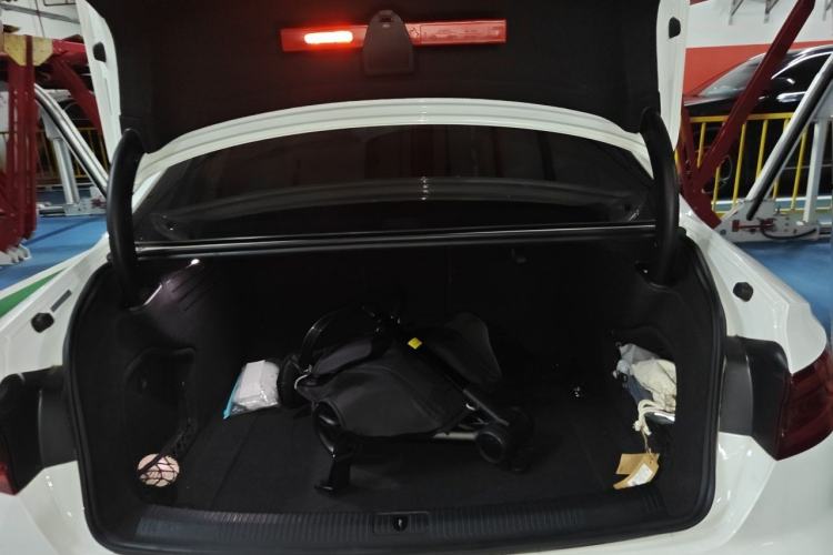 Used Audi A4L 2019 40 TFSI Fashion Edition China VI Emission Standard Trunk