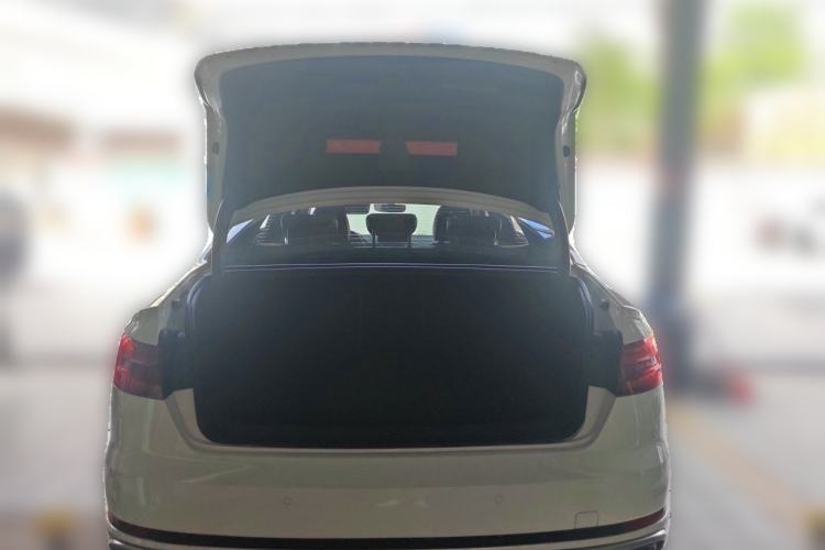 Used Audi A4L 2019 40 TFSI Fashion Edition China VI Emission Standard Trunk