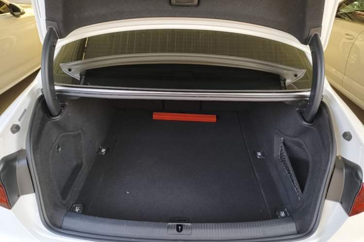 Used Audi A4L 2019 40 TFSI Ambition China VI Trunk
