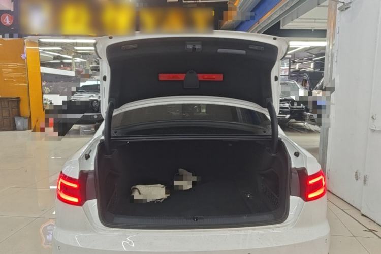 Used Audi A4L 2019 40 TFSI Fashion Edition China VI Emission Standard Trunk