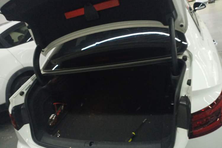 Used Audi A4L 2019 40 TFSI Fashion Edition China VI Emission Standard Trunk