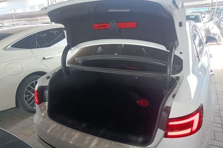 Used Audi A4L 2019 40 TFSI Fashion Edition China VI Emission Standard Trunk